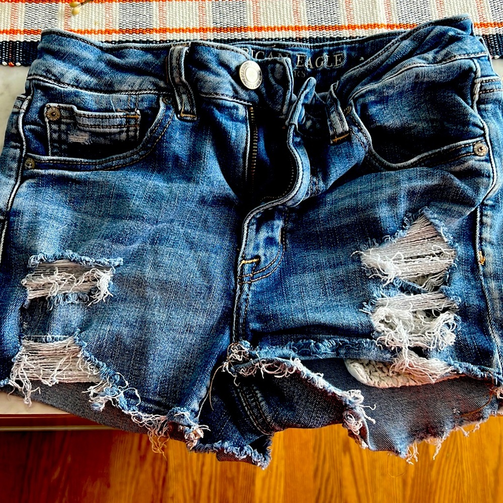 American Eagle. Size 6. Hi-rise.
